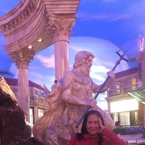 Meet your Posher, Lara